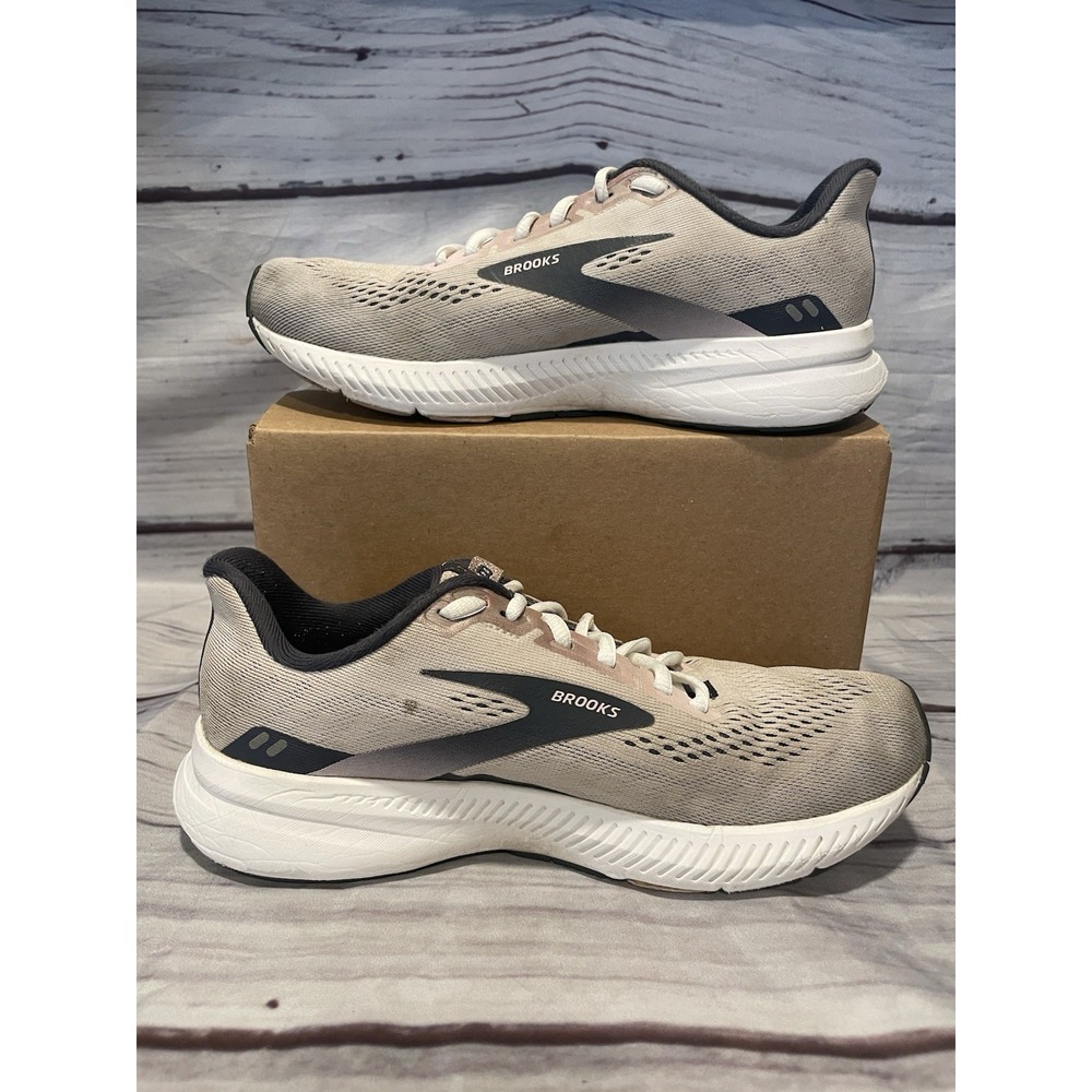 Brooks Launch 8 GTS Womens Size 7.5 B Pink Gray Road Running Shoes 1203461B-653